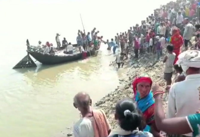 Boat with 100 people Capsizes in Bihar's Bhagalpur