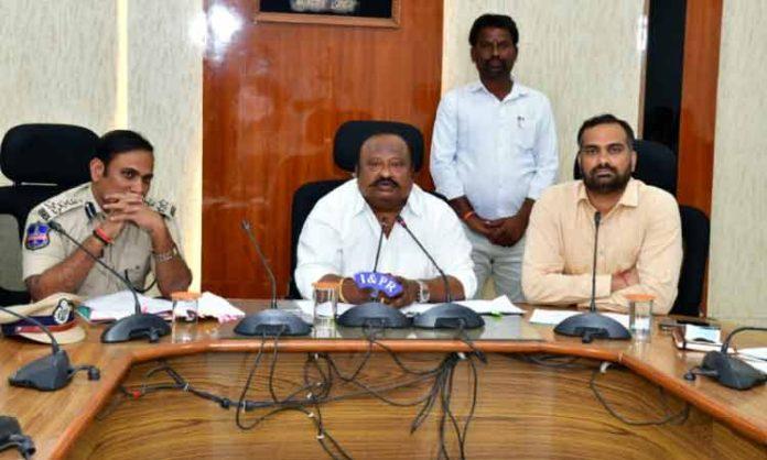 Gangula Kamalakar inspects R&B Guest house works in Karimnagar