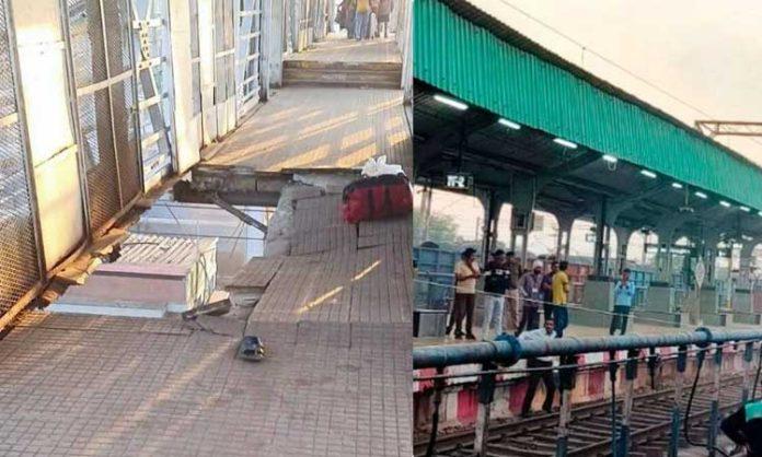 Collapsed pedestrian bridge at Balarsha station