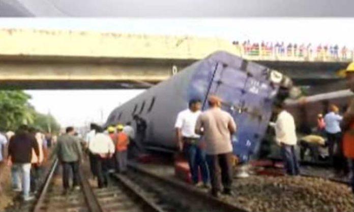 Goods train derailed in rajamahendravaram