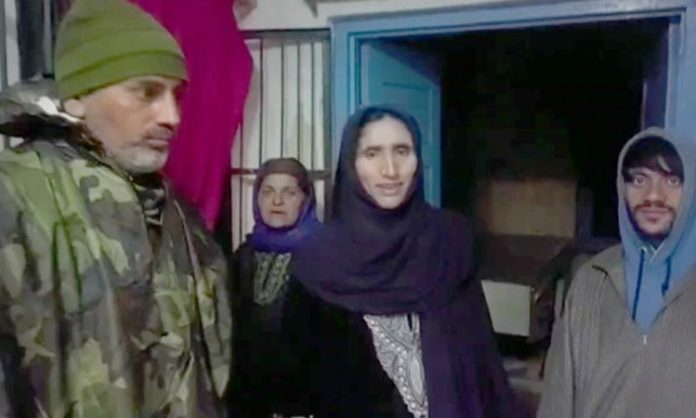 indian army saves pregnant woman in srinagar