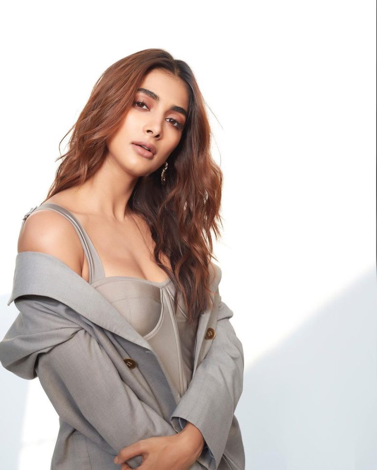 Latest pictures of beautiful Pooja Hegde