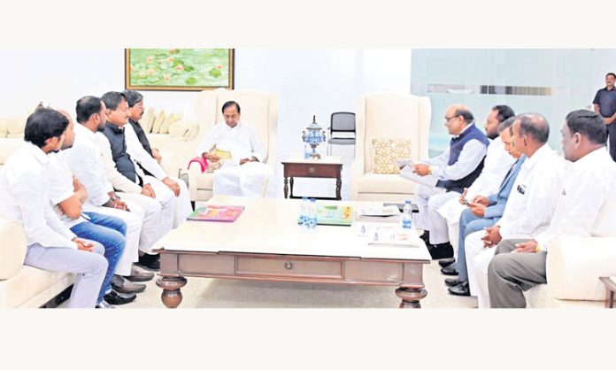 Leaders from Maharashtra met CM KCR