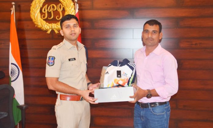 CI Srinivas selected for Police Badminton Tournament