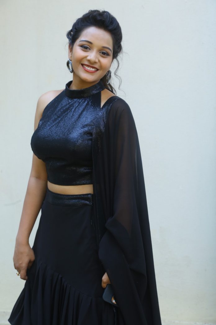 Actress yamini bandaru latest photos