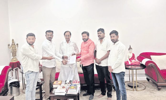 Representatives of Shambhaji Brigade met with KCR