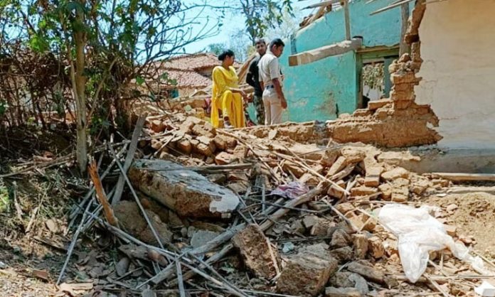 building destroyed due to Gas cylinders exploded in AP