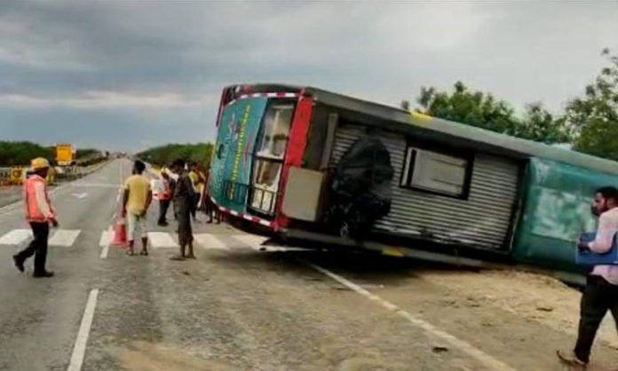 Vikram travels bus roll over in Gadwal