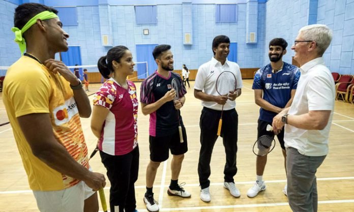 Apple CEO Tim Cook Meets Indian Star Shuttlers