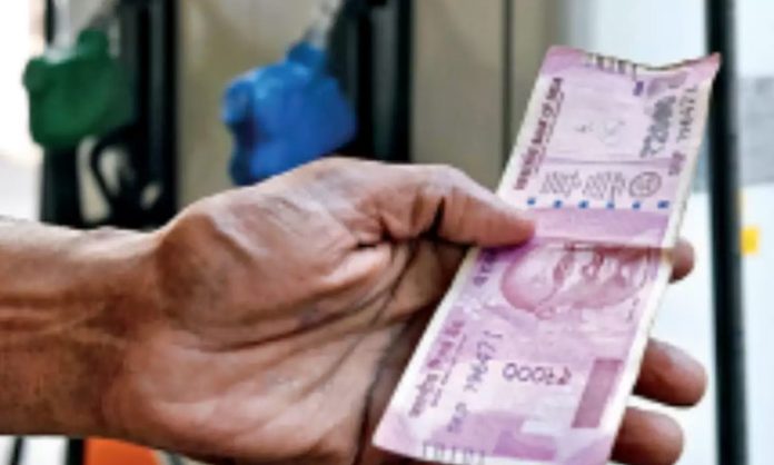 Rs 2000 notes Rise in payments at Petrol bunk