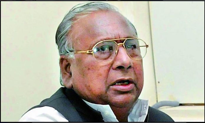 V Hanumantha Rao comments on CM Post