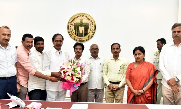 CM KCR announces Regular Scale for VRAs