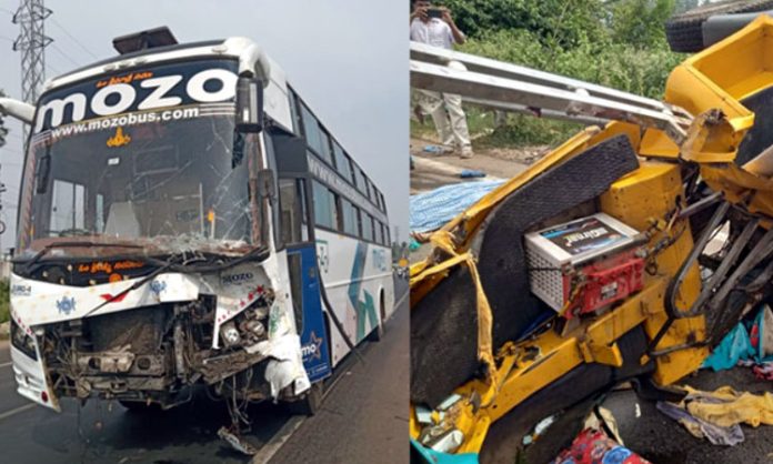 Private Travel Bus hit Auto in Kakinada