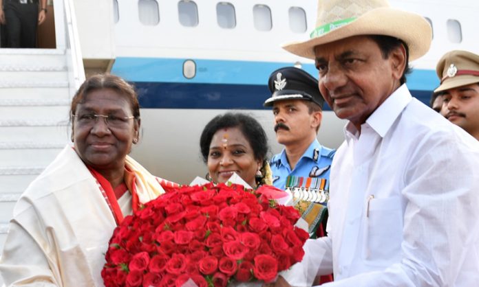 CM KCR receives President Draupadi Murmu