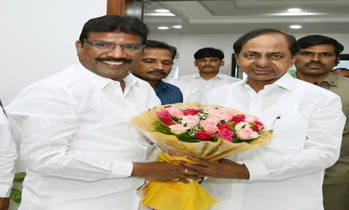 CM KCR wished Mettu Srinivas on his birthday