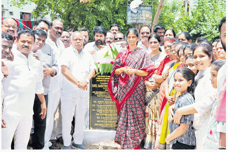 రూ.32 లక్షలతో నిర్మించే పార్కు నిర్మాణ పనులకు శ్రీకారం