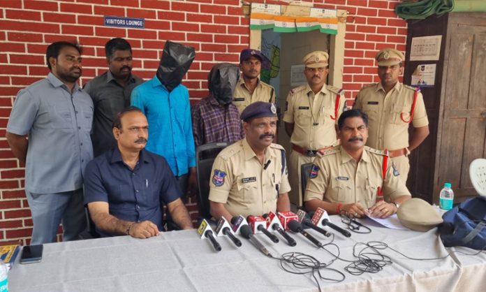 Two arrested in Bahadurpura