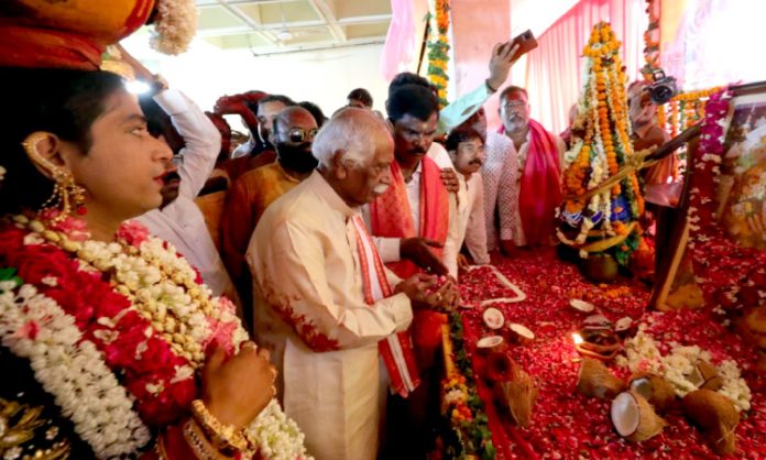 Dattatreya participate in Lal Darwaja Bonalu