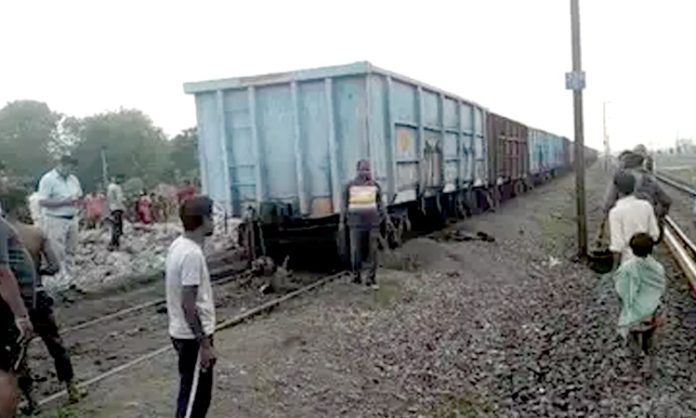 6 killed after goods train move without Engine