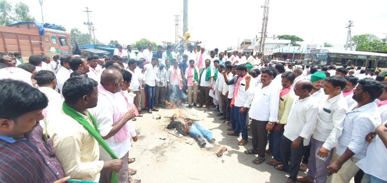 కాంగ్రెసోళ్ళను తరిమికొట్టాలి