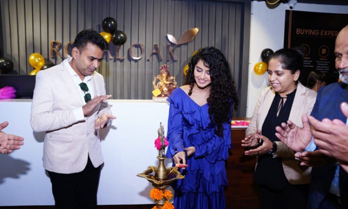 Anupama Parameswaran Inauguration 154th ROYAL OAK Showroom