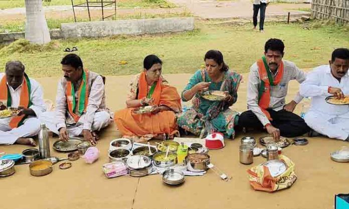 BJP's Tiffin Box Baithak which shows the unity of the ranks