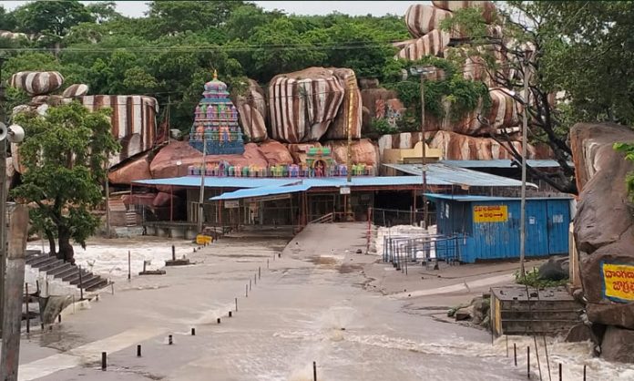 Edupayala Temple Closed Due To Heavy Floods