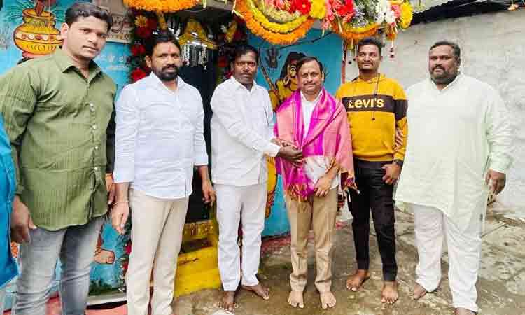 Gellu Srinivas visited Westmaredpalli Nallapochamma.. Errolla