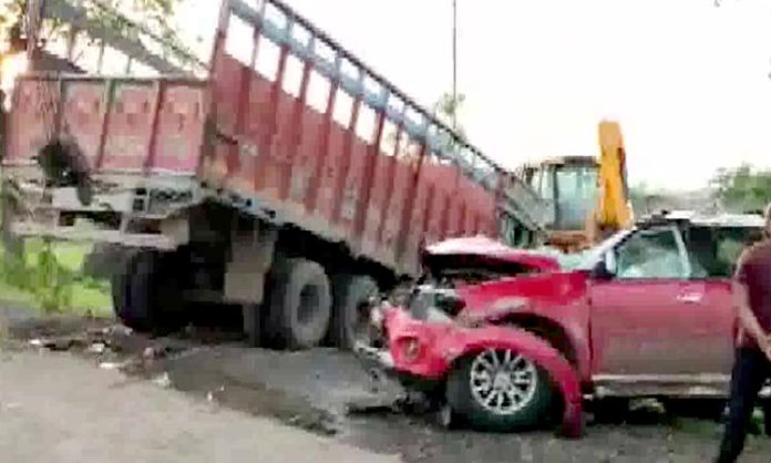 Car-truck Collided in Madhya Pradesh 