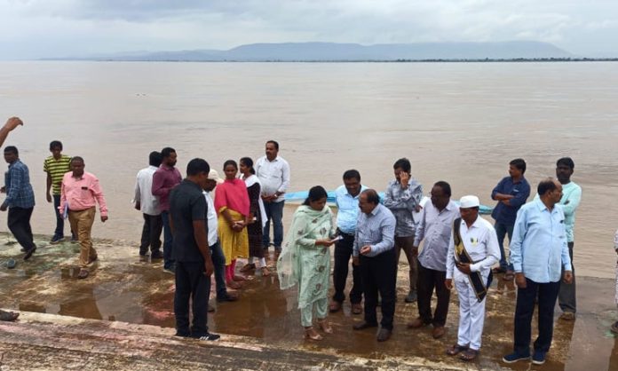 Godavari flood level at bhadrachalam