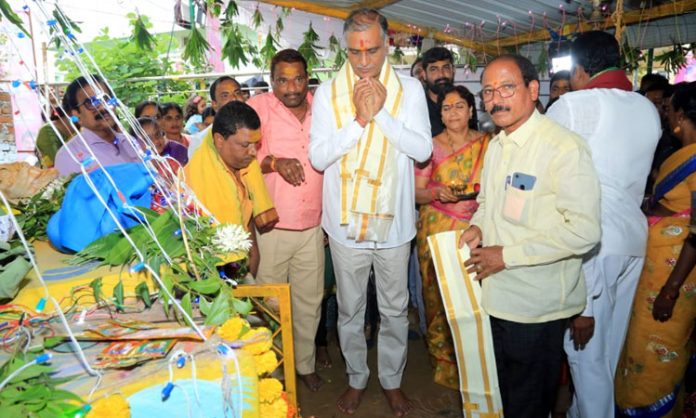 Harish Rao visit Renuka Yellamma Temple in Siddipet