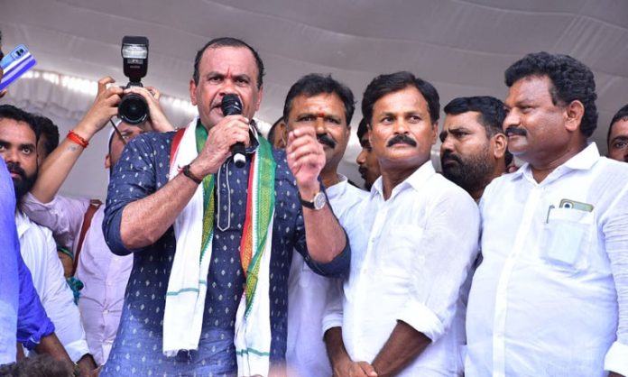 DCC President Anil Kumar Reddy vs Komati reddy venkat reddy