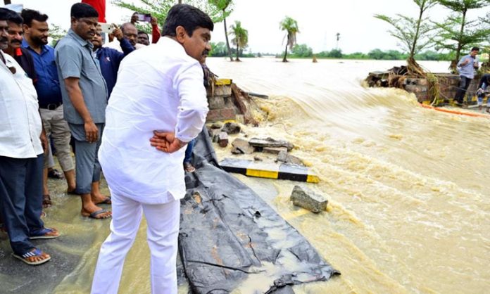 vemula prashanth reddy inspects at rain affected areas