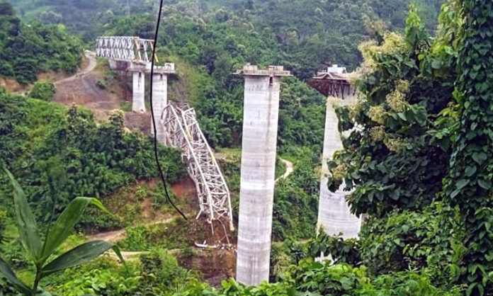 22 died after under construction Railway Bridge Collapse