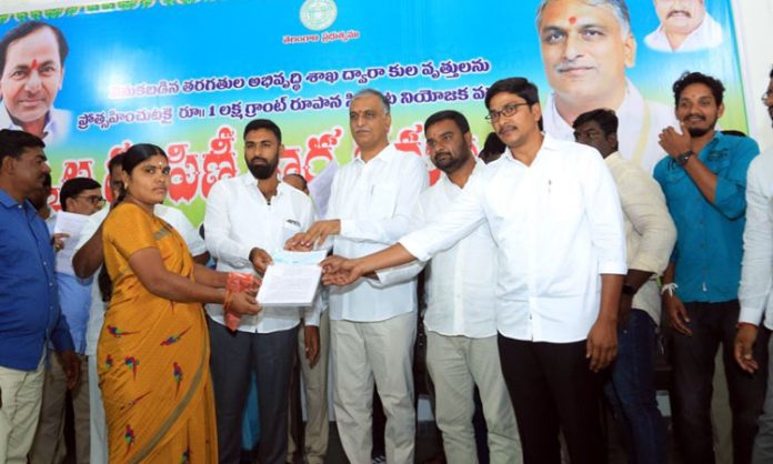 Harish Rao distributes BC Bandhu Cheques in Siddipet