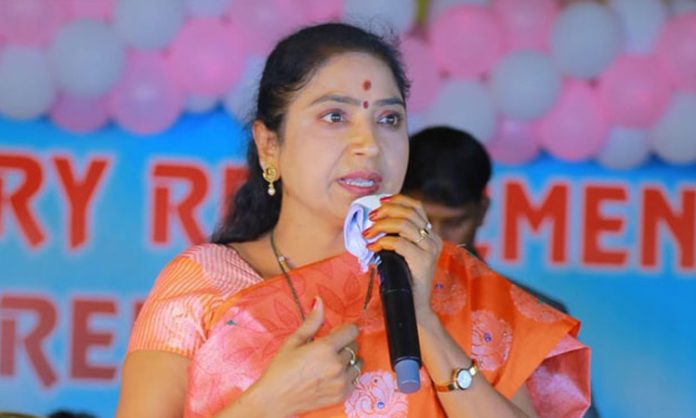 Rekha naik joined in Congress party