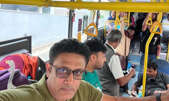 Anil Kumble Takes Bus Ride Back Home