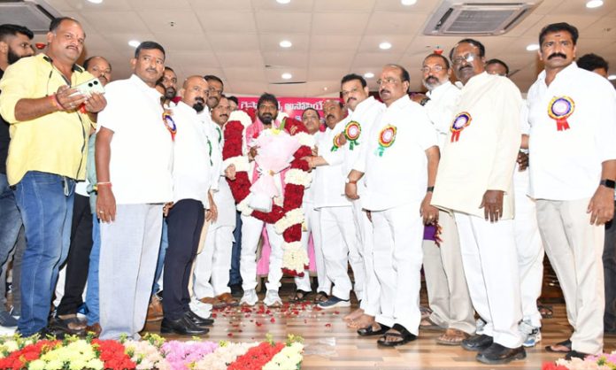 Minister Srinivas Goud with bar and restaurant owners