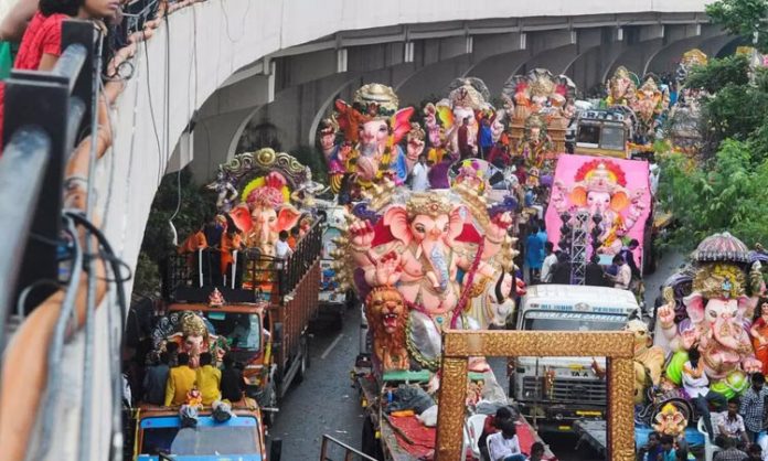 Two Members dead in Ganesh Immersion