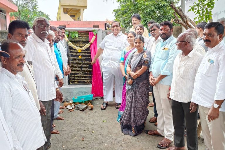 కార్మికుల సంక్షేమానికి సీఎం కేసీఆర్ పెద్దపీట