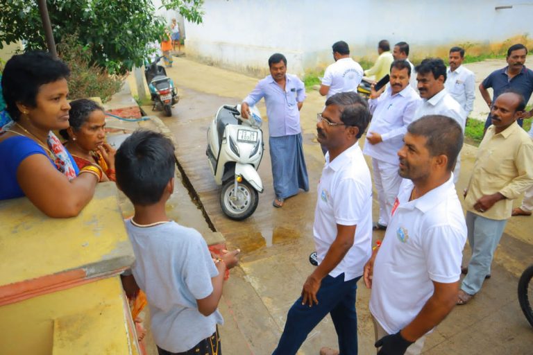 చెత్తను మున్సిపల్ వాహనాలకు అందజేయాలి