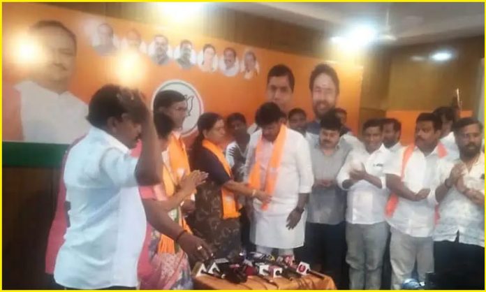 Casino king Chikoti Praveen joins BJP