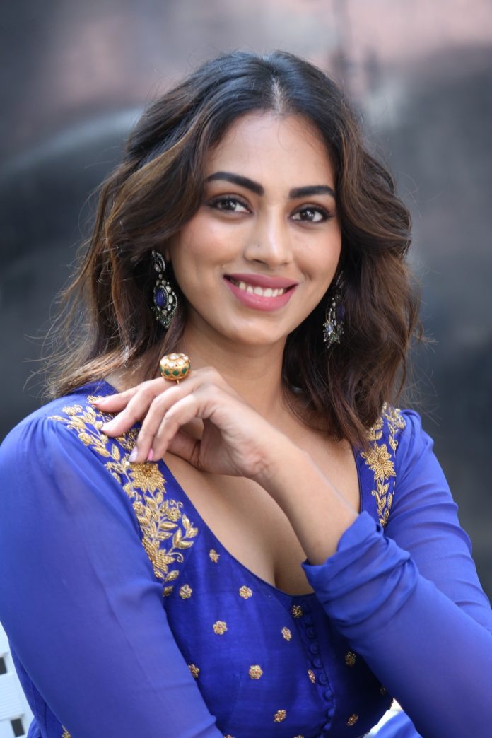 Heroine Kamakshi Bhaskarla Interview Photos