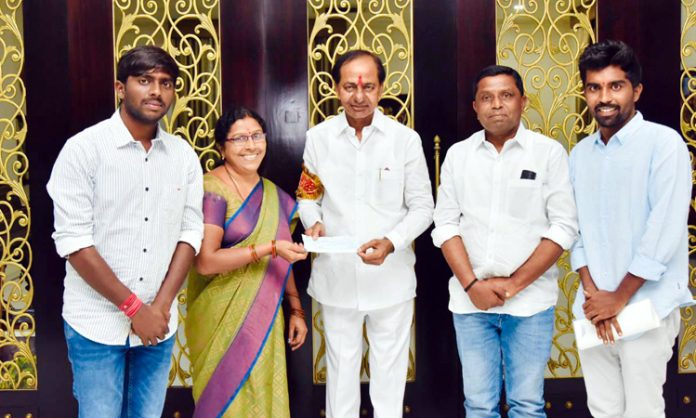 Mokhra Ke Pensioners send money to KCR for Election Nomination