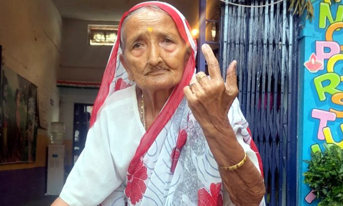 100 years aged Kunku Bai Cast her Vote at Siddipet