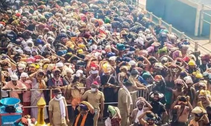 Lathi charge on devotees at Sabarimala