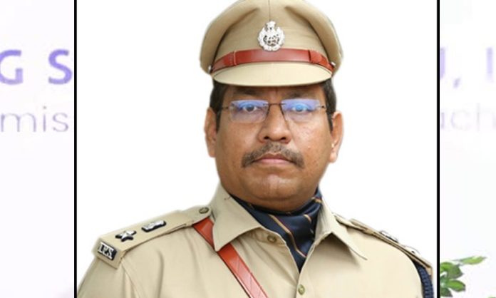 Senior IPS Naveen Kumar is in the custody of CCS police