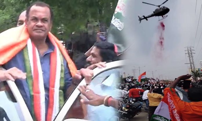 Helicopter showered flowers on Minister Komatireddy Venkat Reddy