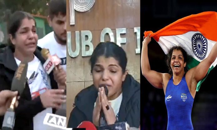 Sakshi Malik Emotional at Press Meet