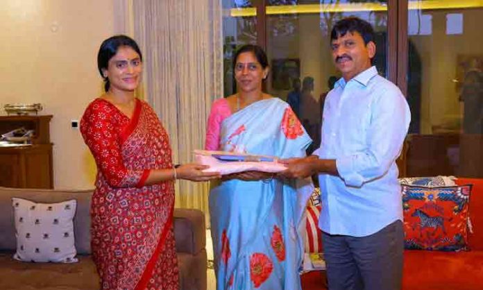 Sharmila's invitation to the Ponguleti couple